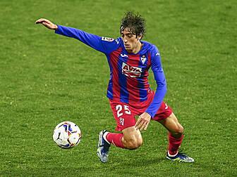 Tottenham snap up Bryan Gil fr...